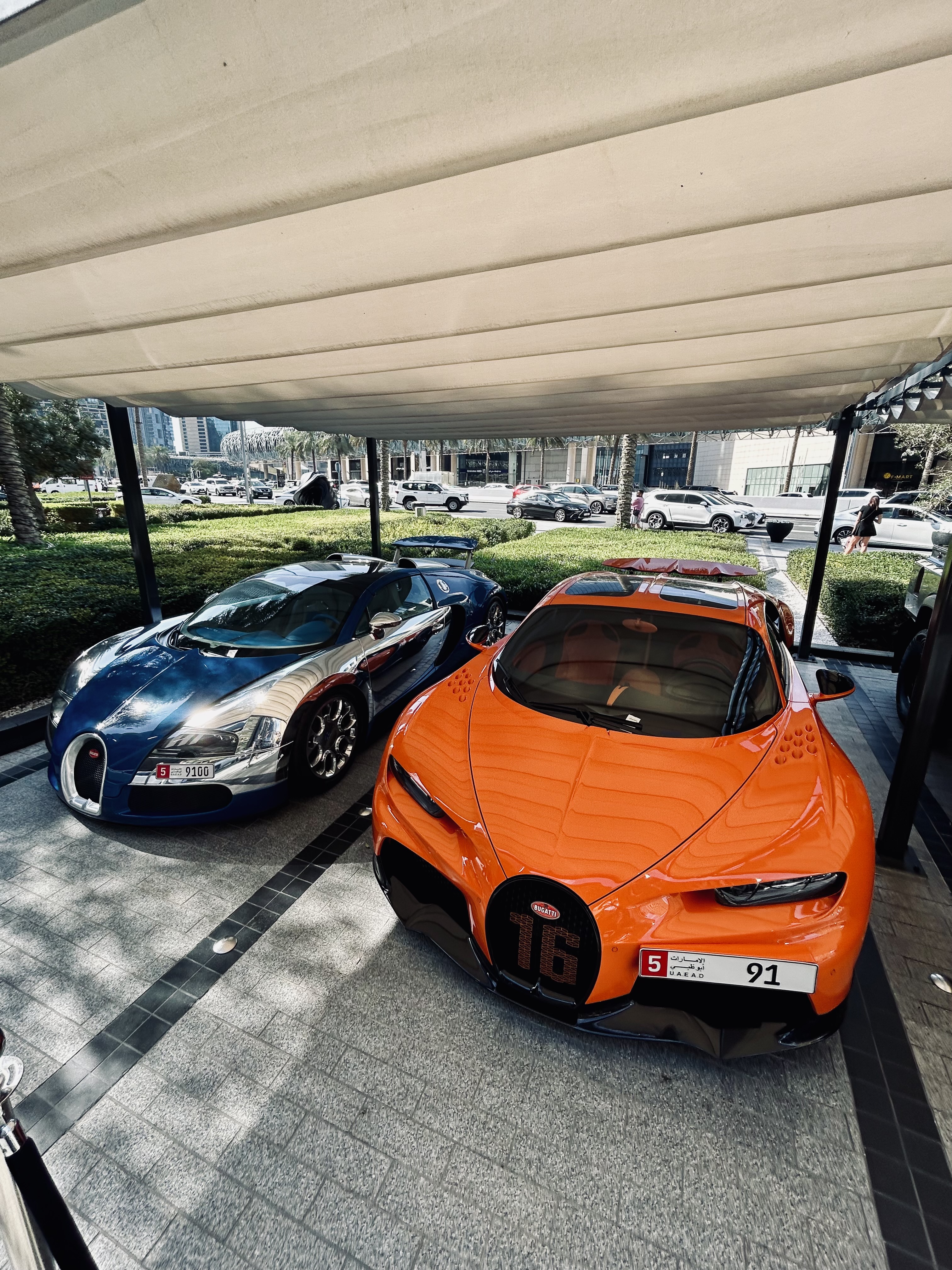 Veyron’s twinning in front of Dubai Mall
